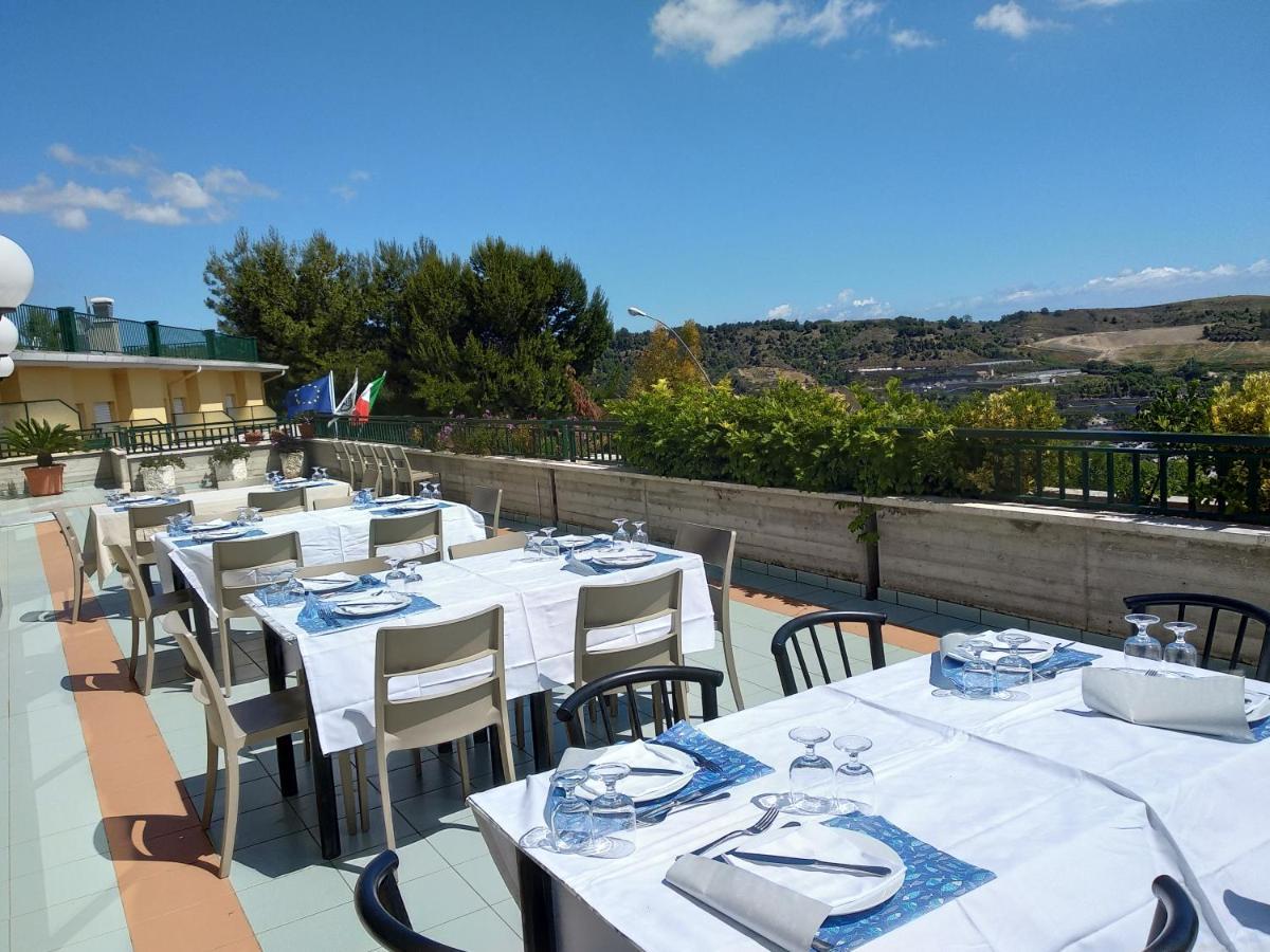 Hotel Ristorante Il Grillo Аккуавіва-Пічена Екстер'єр фото