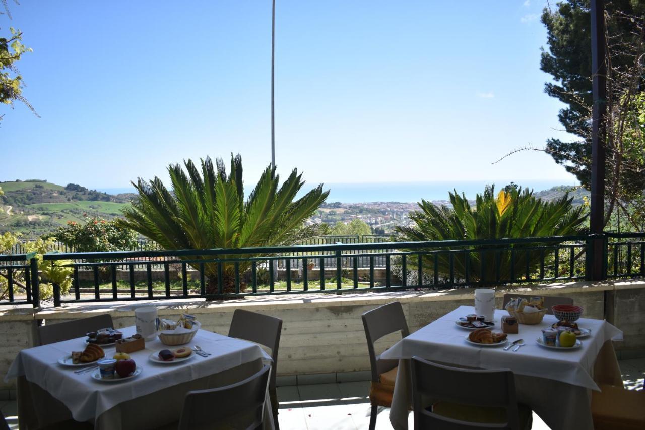 Hotel Ristorante Il Grillo Аккуавіва-Пічена Екстер'єр фото
