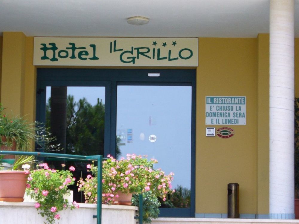 Hotel Ristorante Il Grillo Аккуавіва-Пічена Екстер'єр фото