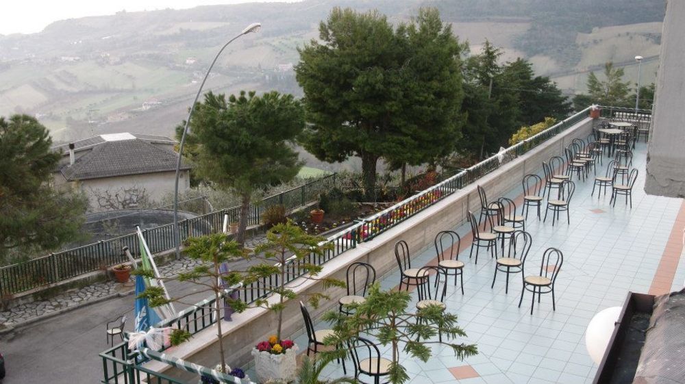 Hotel Ristorante Il Grillo Аккуавіва-Пічена Екстер'єр фото